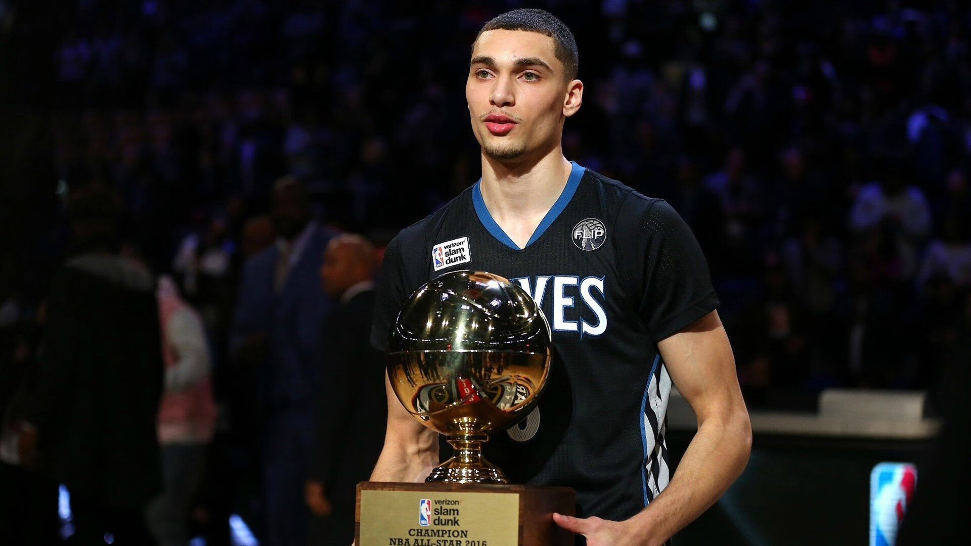 高校篮球推动裁判执法水平提升比赛公平性，大学篮球赛裁判需要注意什么